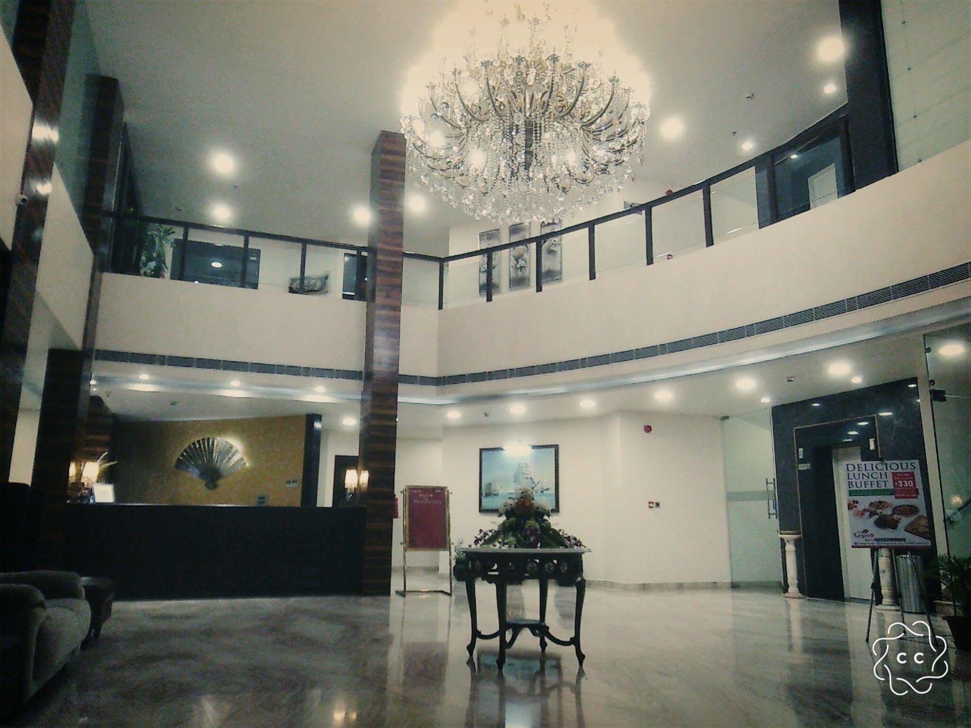 Отель The Legend Аллахабад Экстерьер фото